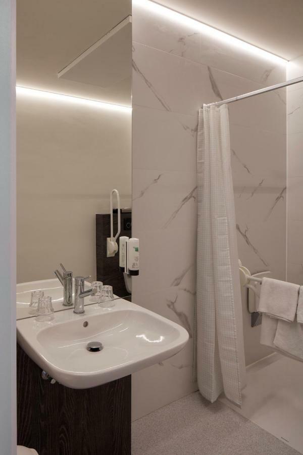 Alpha Hotel And Aparthotel Tienen Zewnętrze zdjęcie